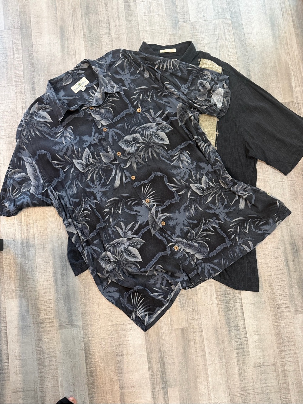 Lot of 2 Men’s Hawaiian Camp Shirts Rayon Island Shores & Compania XXL 2XLT
